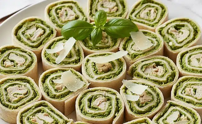 Roulés de tortilla au poulet et pesto
